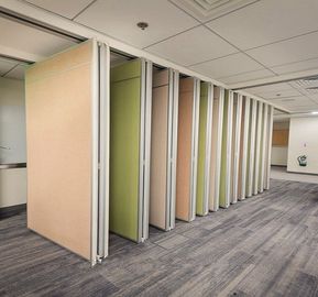 Kundengebundene Handelsbüro-Trennwand/MDF akustische Konferenzzimmer-Teiler faltend