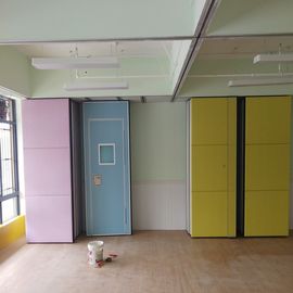 Klassenzimmer-akustische funktionelle faltende Wand-Fach-hölzerne lederne Endrosa-Farbe