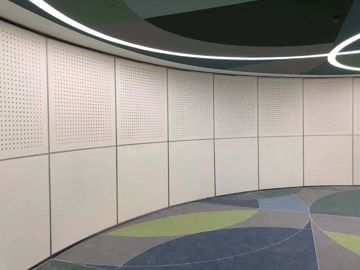 Moderne faltende Raum-Teiler-Schiebetür, die akustische Platten-funktionellen Wand-Raum-Teiler-Schirm faltet