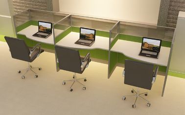 Moderne hölzerne materielle Büro-Möbel-Fächer für 3 Person Soem-Service