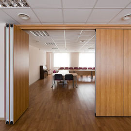 Hölzerne Schallabsorptions-flexible gleitende Trennwände 85mm für Büro und Konferenzzimmer