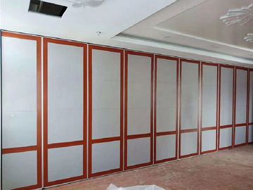Konferenzsaal, der Trennwand mit Aluminiumrahmen/akustischem Raum-Teiler schiebt