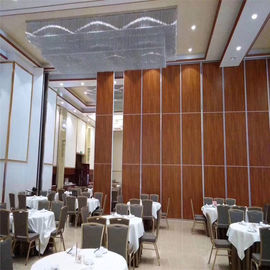 Das 85 Trennwand-halb- Selbsthotel-bewegliche Wand Millimeter-Bankett-Halls verteilt faltende schalldichtes für Malaysia