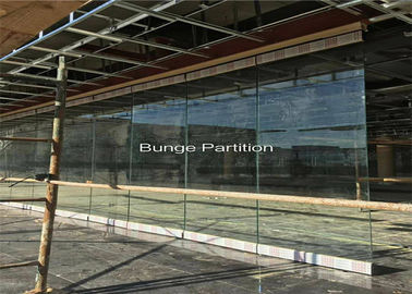 Installieren faltende Glaswandtrennwand des Pakistan-Ausstellungsshowraumes unter einem Stahlträger
