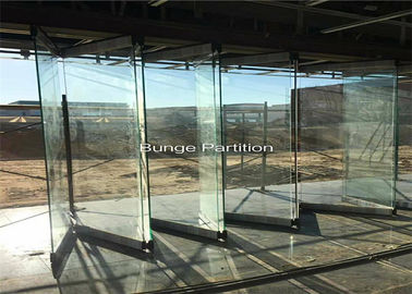 Installieren faltende Glaswandtrennwand des Pakistan-Ausstellungsshowraumes unter einem Stahlträger