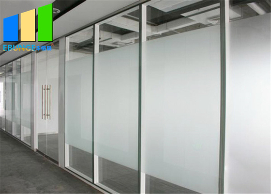 Aluminiumglasbüro-Trennwand mit magnetischen Vorhängen und Drehtür
