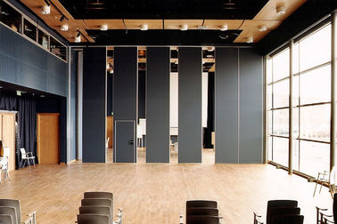 Auditoriums-Innenraum verzierte die hölzernen beweglichen Trennwände/, die Raum-Teiler schieben