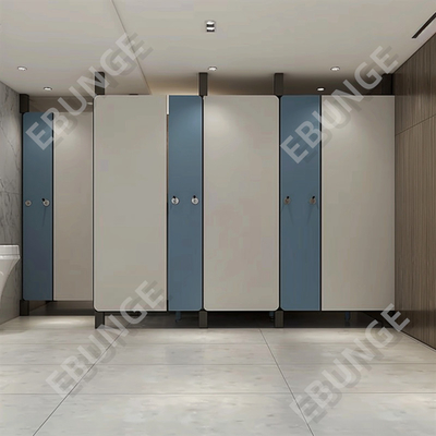 Moderne, maßgeschneiderte Toilettentrennwände aus Edelstahl 304 mit absoluter Privatsphäre