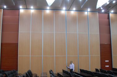 Faltende bewegliche hölzerne Trennwände für Konferenzsaal-hängendes Spitzensystem