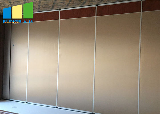 Solider Beweis, der bewegliche gleitende faltende Wand-Trennwand mit Durchlauf-Tür absorbiert