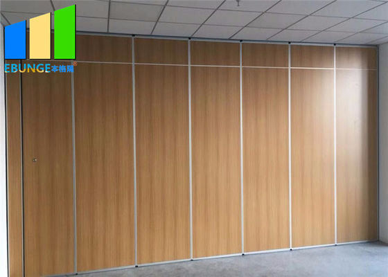 Anpassungsfähige Lösungen Akkordeon Trennwand Langlebige Klapptrennwände für Hotel Bankettsaal