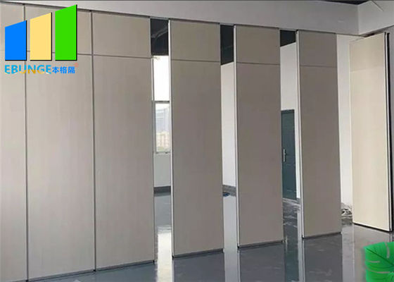 Einfache und schnelle Installation Klappteilige Trennwand Rückziehbare Trennwände mit Hangbahnsystem